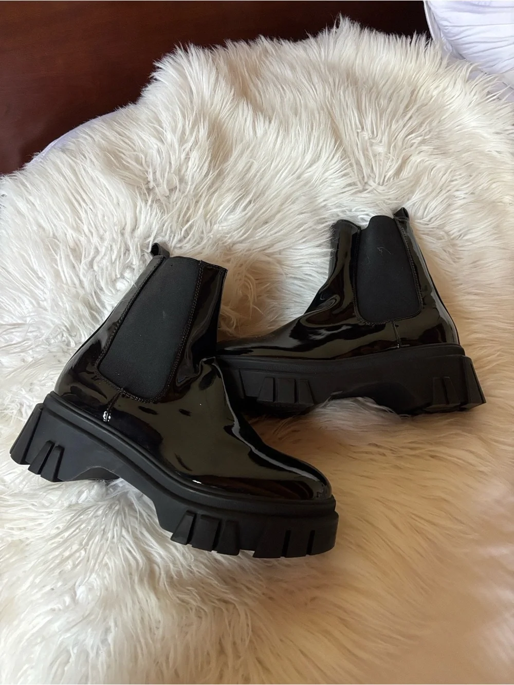 Chinese Laundry Black Patent Chelsea Lug Boot Size 10